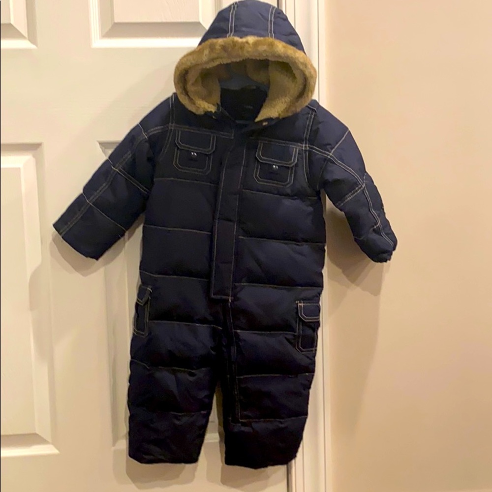 Gap snowsuit